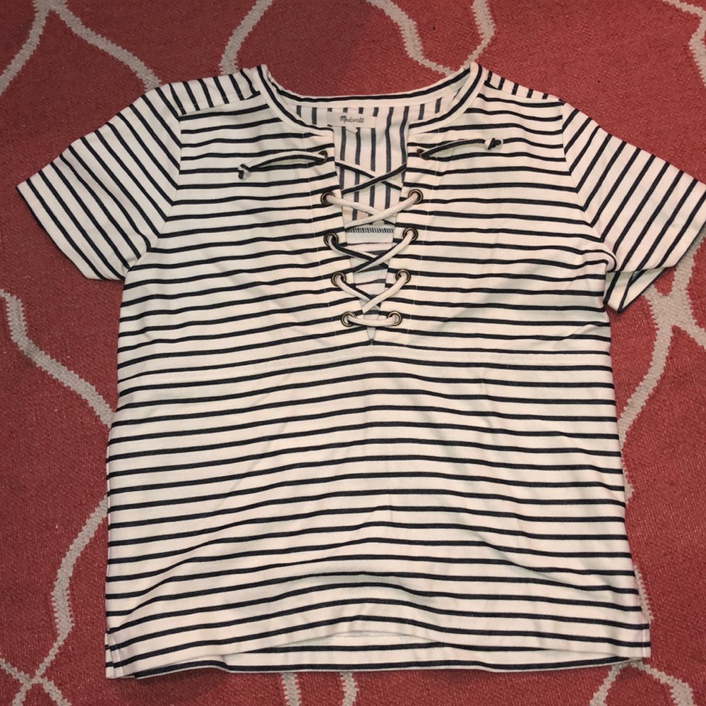 Made well striped tshirt lace up